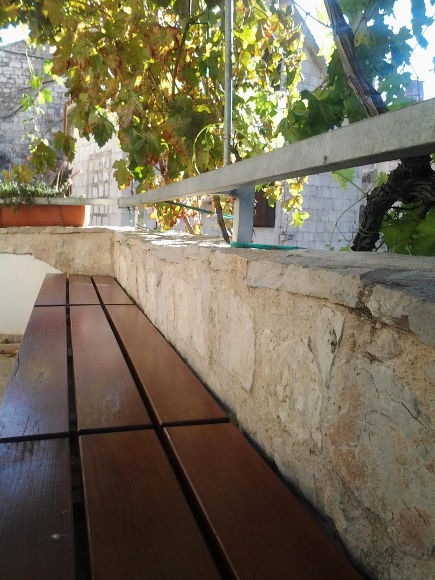 Apartments Donika Komiža Rom bilde
