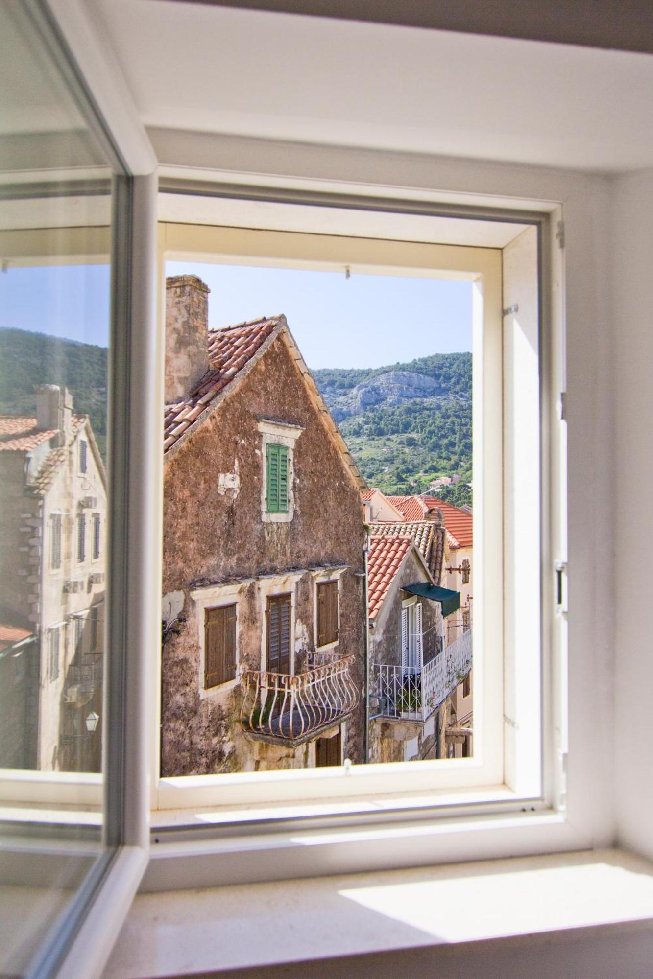 Apartments Donika Komiža Rom bilde