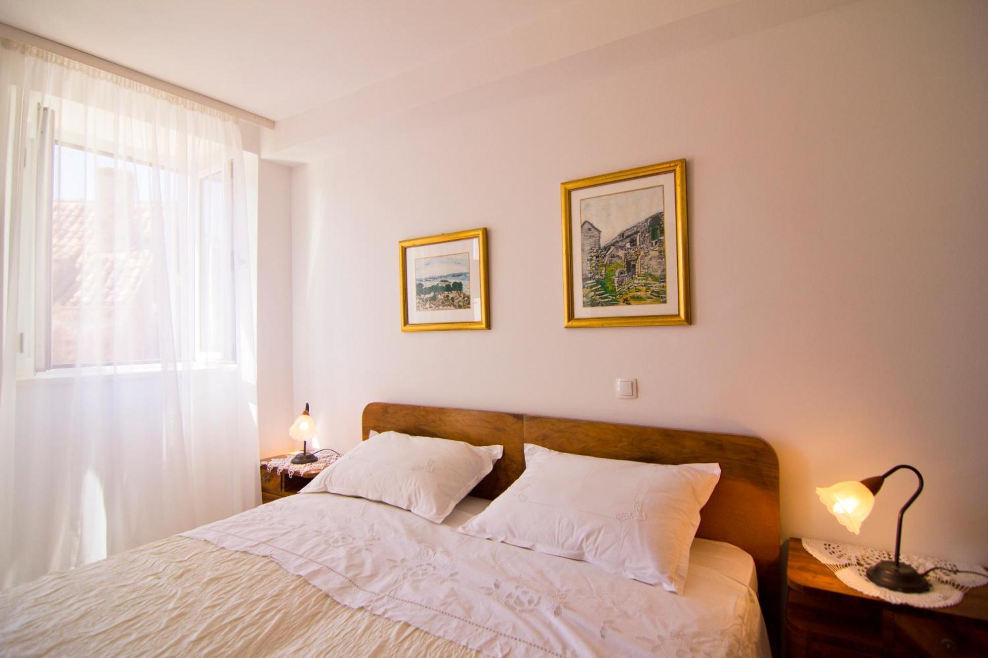 Apartments Donika Komiža Rom bilde