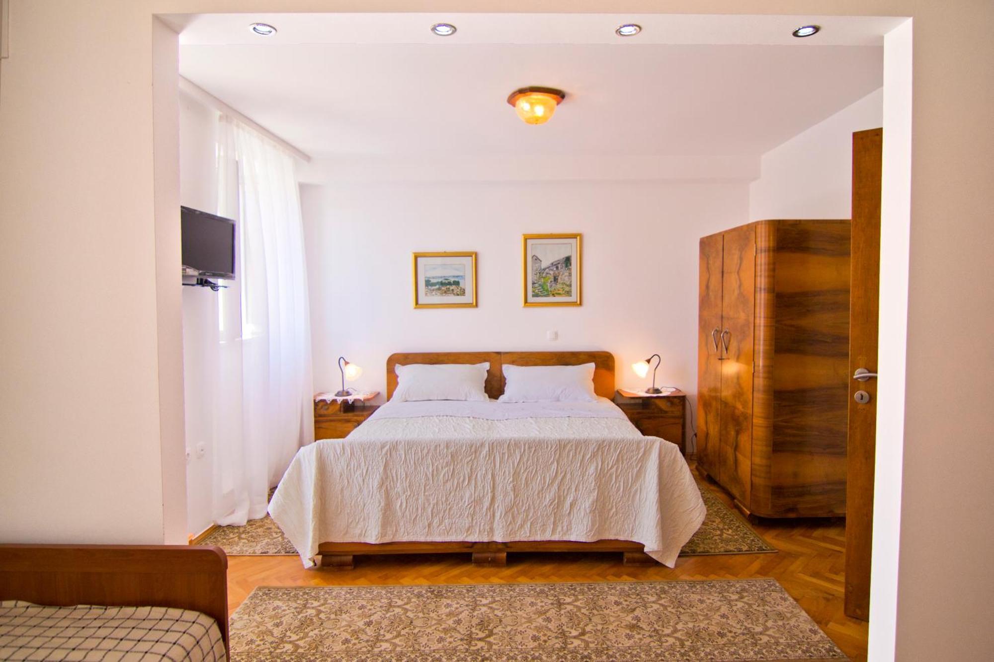 Apartments Donika Komiža Rom bilde