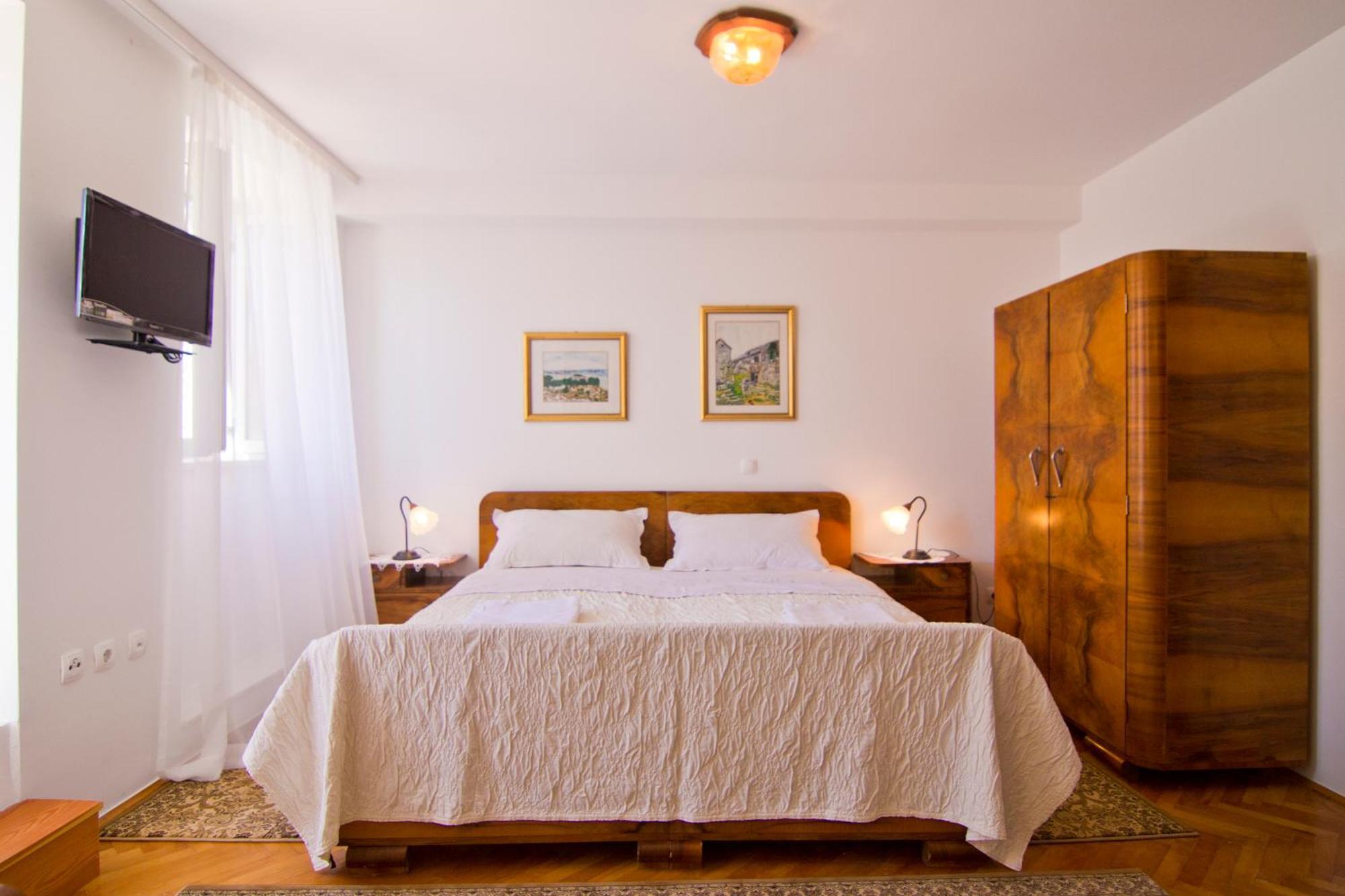 Apartments Donika Komiža Rom bilde