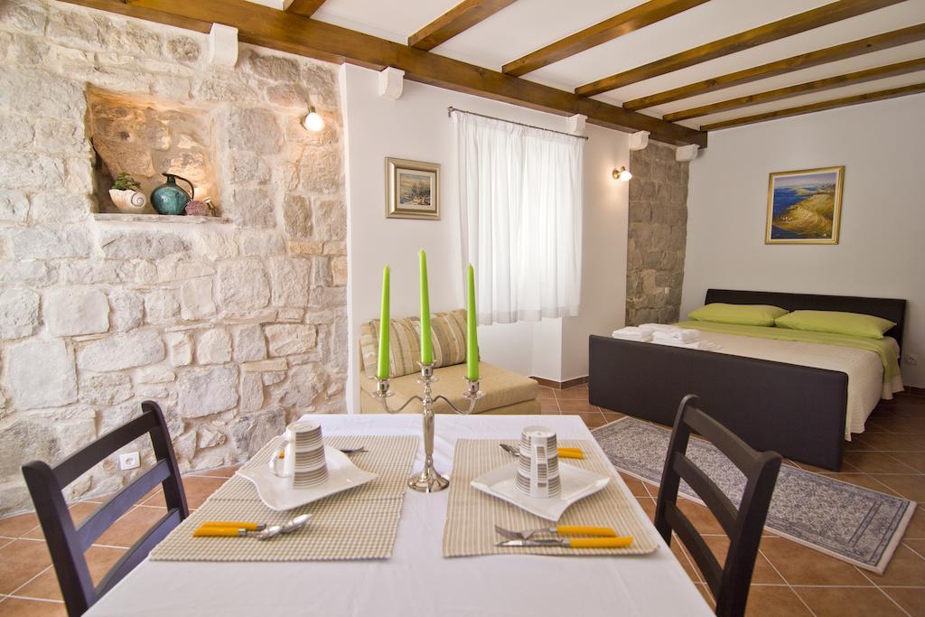 Apartments Donika Komiža Rom bilde