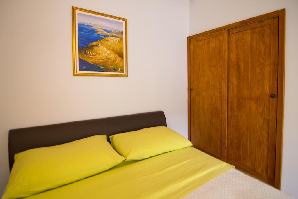 Apartments Donika Komiža Rom bilde