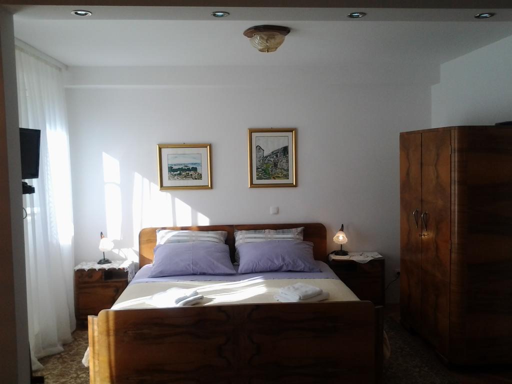 Apartments Donika Komiža Eksteriør bilde