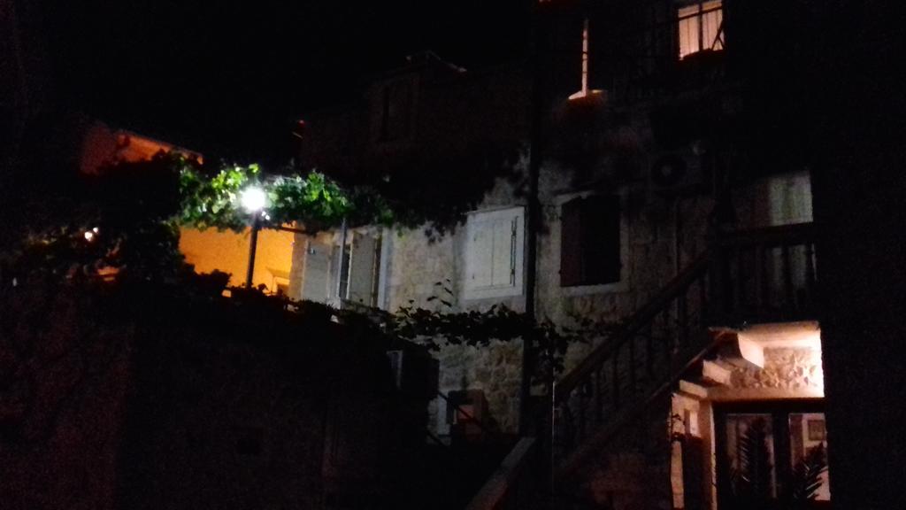 Apartments Donika Komiža Eksteriør bilde
